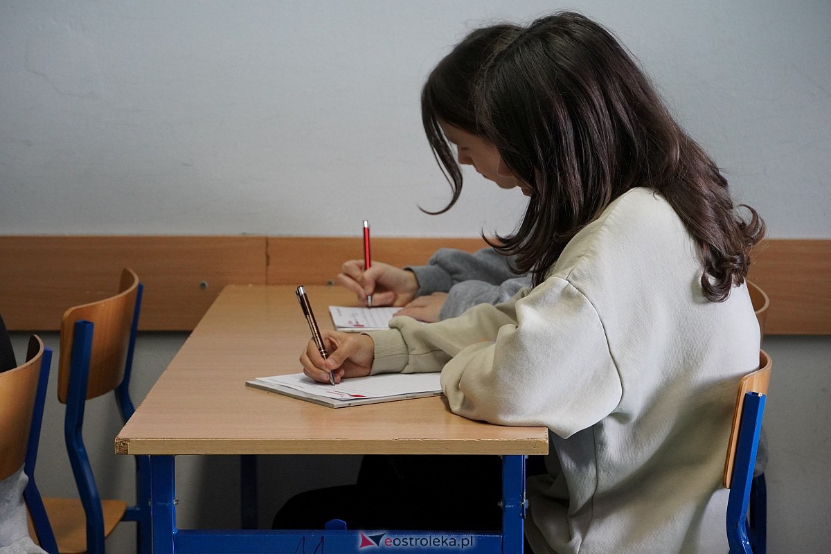 I Gminne Dyktando Niepodległościowe w Czerwinie [09.11.2023] - zdjęcie #31 - eOstroleka.pl