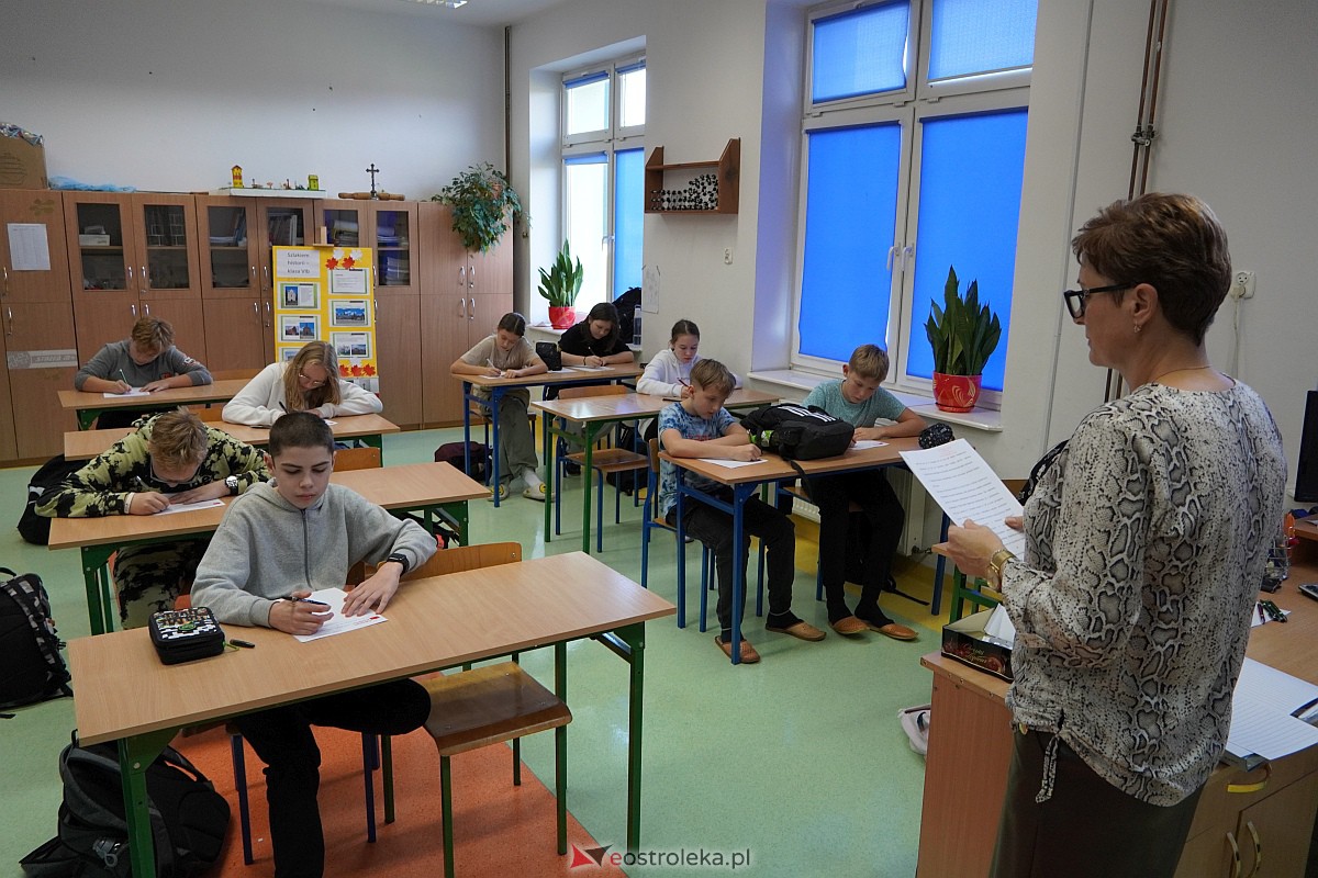 I Gminne Dyktando Niepodległościowe w Czerwinie [09.11.2023] - zdjęcie #20 - eOstroleka.pl