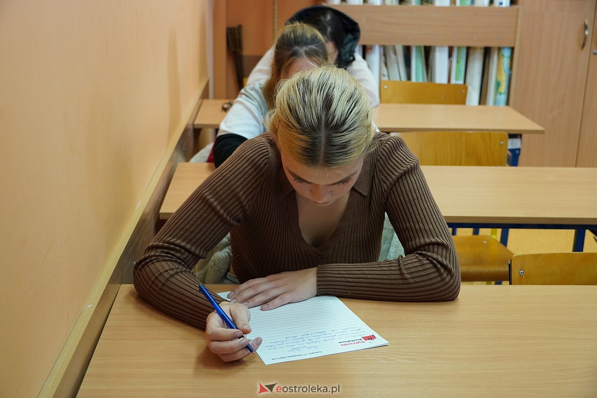 I Gminne Dyktando Niepodległościowe w Czerwinie [09.11.2023] - zdjęcie #3 - eOstroleka.pl