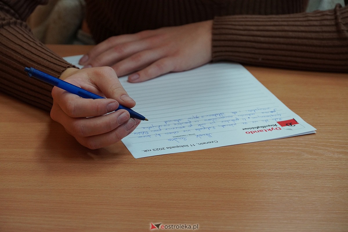 I Gminne Dyktando Niepodległościowe w Czerwinie [09.11.2023] - zdjęcie #2 - eOstroleka.pl