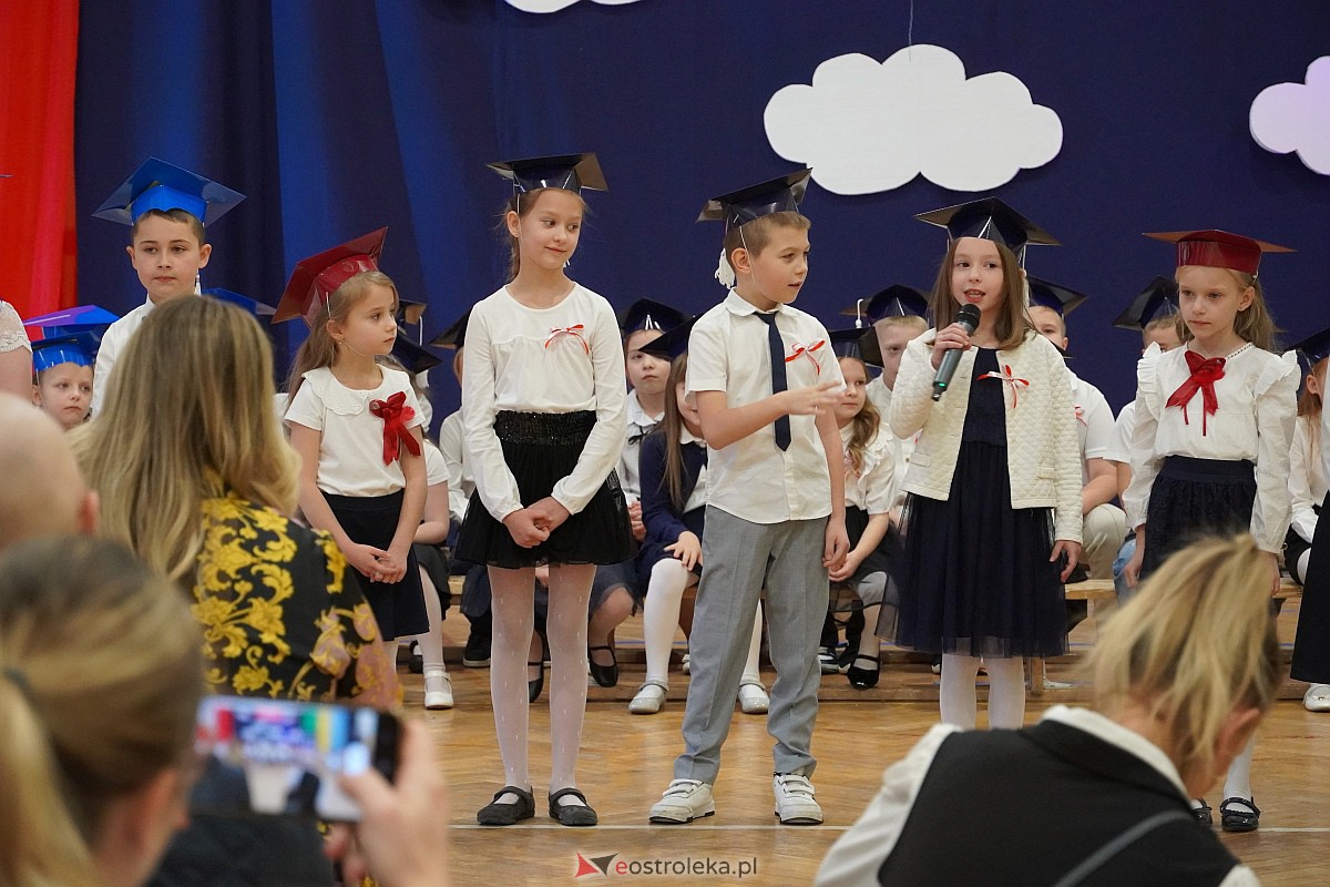 Pasowanie na ucznia w Szkole Podstawowej nr 6 im. Orła Białego w Ostrołęce [10.11.2023] - zdjęcie #67 - eOstroleka.pl