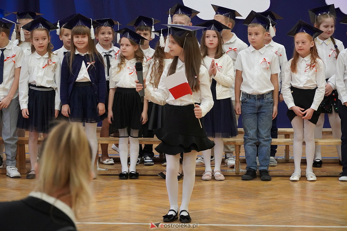 Pasowanie na ucznia w Szkole Podstawowej nr 6 im. Orła Białego w Ostrołęce [10.11.2023] - zdjęcie #59 - eOstroleka.pl