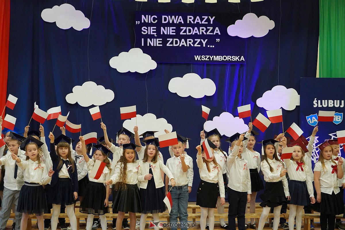 Pasowanie na ucznia w Szkole Podstawowej nr 6 im. Orła Białego w Ostrołęce [10.11.2023] - zdjęcie #57 - eOstroleka.pl