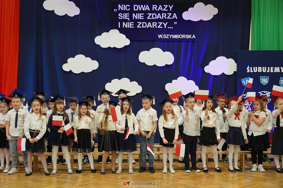 Pasowanie na ucznia w Szkole Podstawowej nr 6 im. Orła Białego w Ostrołęce [10.11.2023] - zdjęcie #56 - eOstroleka.pl