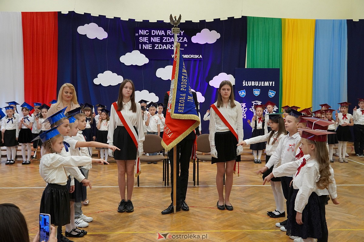 Pasowanie na ucznia w Szkole Podstawowej nr 6 im. Orła Białego w Ostrołęce [10.11.2023] - zdjęcie #39 - eOstroleka.pl