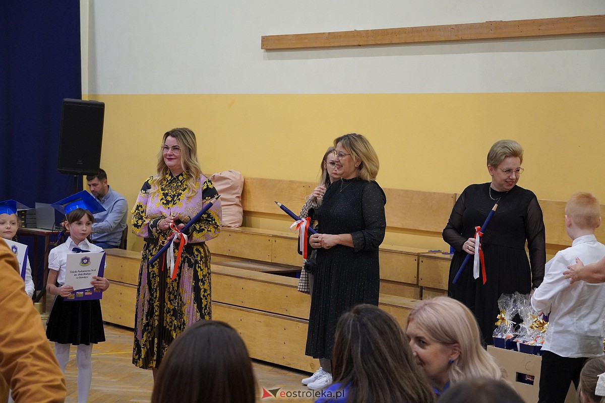 Pasowanie na ucznia w Szkole Podstawowej nr 6 im. Orła Białego w Ostrołęce [10.11.2023] - zdjęcie #18 - eOstroleka.pl