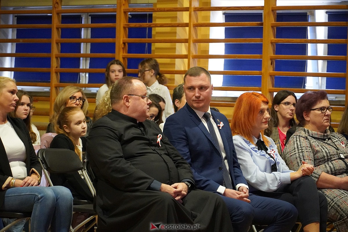 Dzień Patrona w Szkole Podstawowej nr 6 im. Orła Białego w Ostrołęce [10.11.2023] - zdjęcie #5 - eOstroleka.pl
