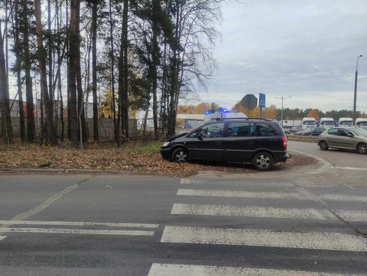Kolejny wypadek na niebezpiecznym skrzyżowaniu w Ostrołęce [10.11.2023] - zdjęcie #3 - eOstroleka.pl