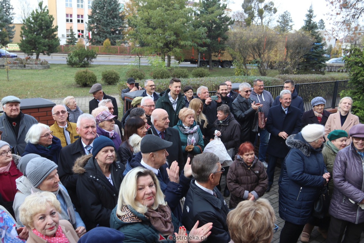 Odsłonięcie tablicy upamiętniającej prof. Jana Mieczysława Gorzyńskiego [10.11.2023] - zdjęcie #38 - eOstroleka.pl