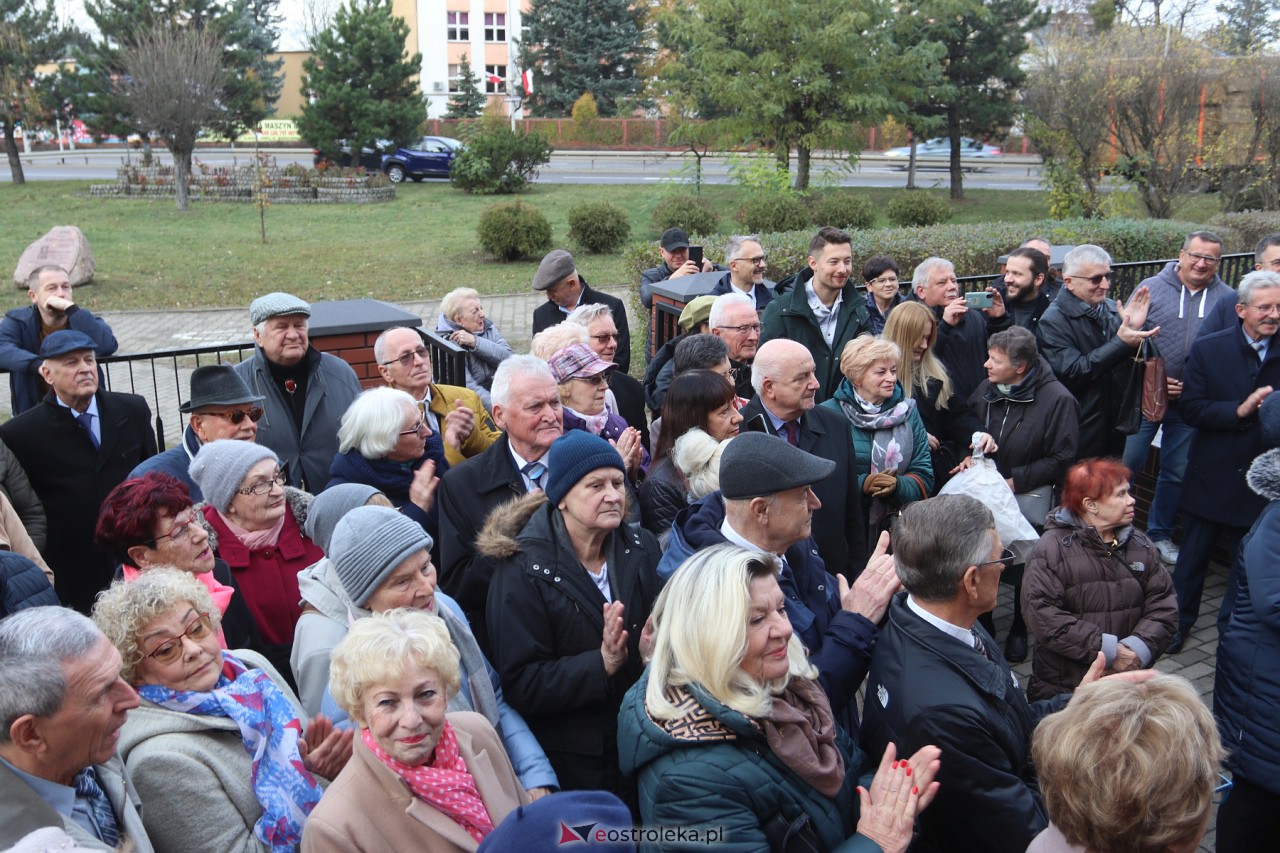 Odsłonięcie tablicy upamiętniającej prof. Jana Mieczysława Gorzyńskiego [10.11.2023] - zdjęcie #39 - eOstroleka.pl