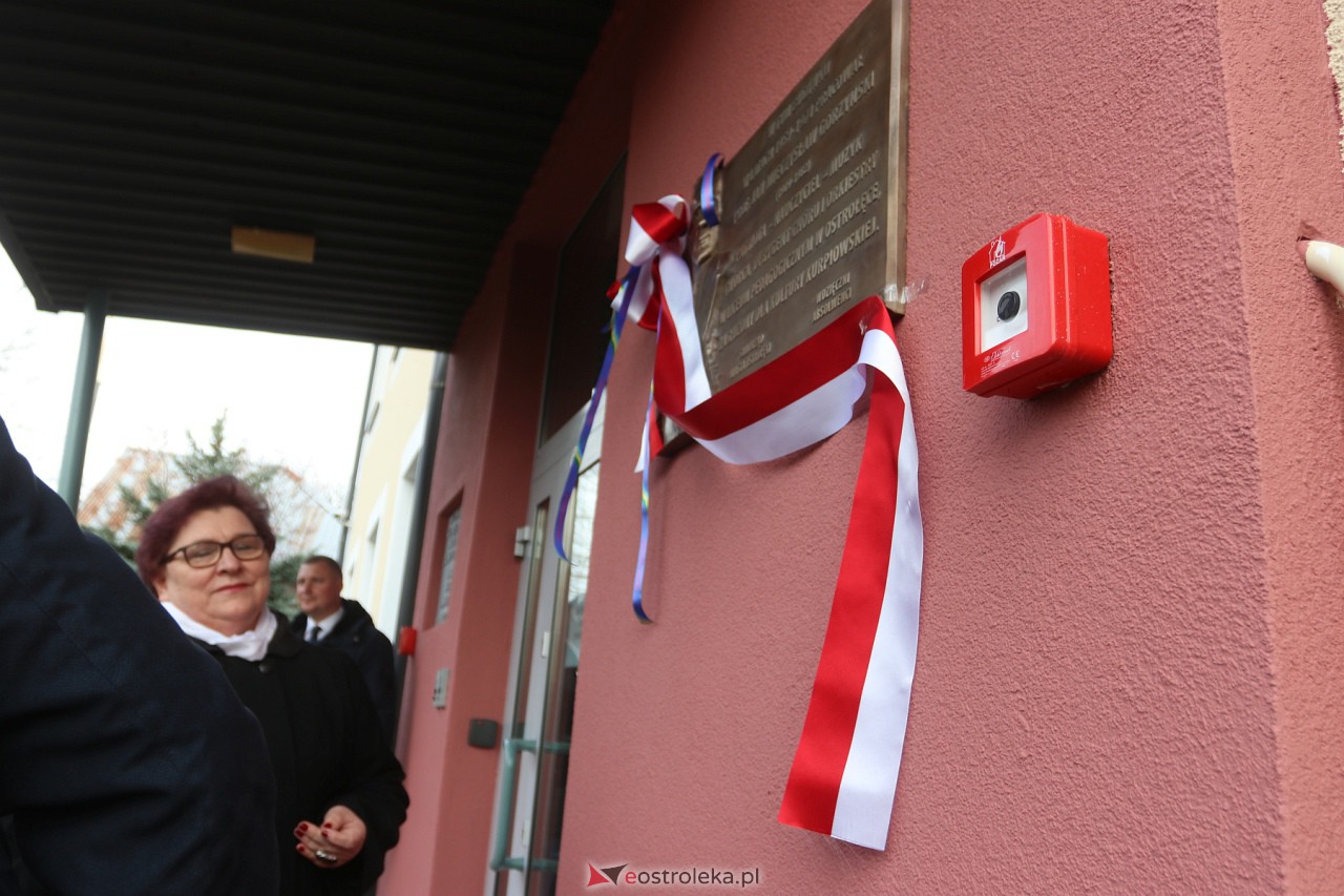 Odsłonięcie tablicy upamiętniającej prof. Jana Mieczysława Gorzyńskiego [10.11.2023] - zdjęcie #42 - eOstroleka.pl