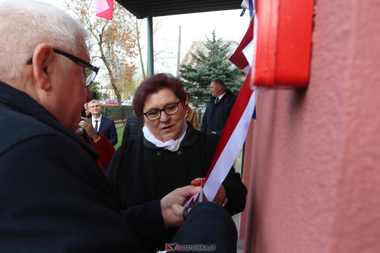 Odsłonięcie tablicy upamiętniającej prof. Jana Mieczysława Gorzyńskiego [10.11.2023] - zdjęcie #19 - eOstroleka.pl