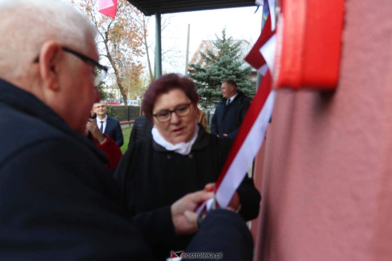 Odsłonięcie tablicy upamiętniającej prof. Jana Mieczysława Gorzyńskiego [10.11.2023] - zdjęcie #18 - eOstroleka.pl