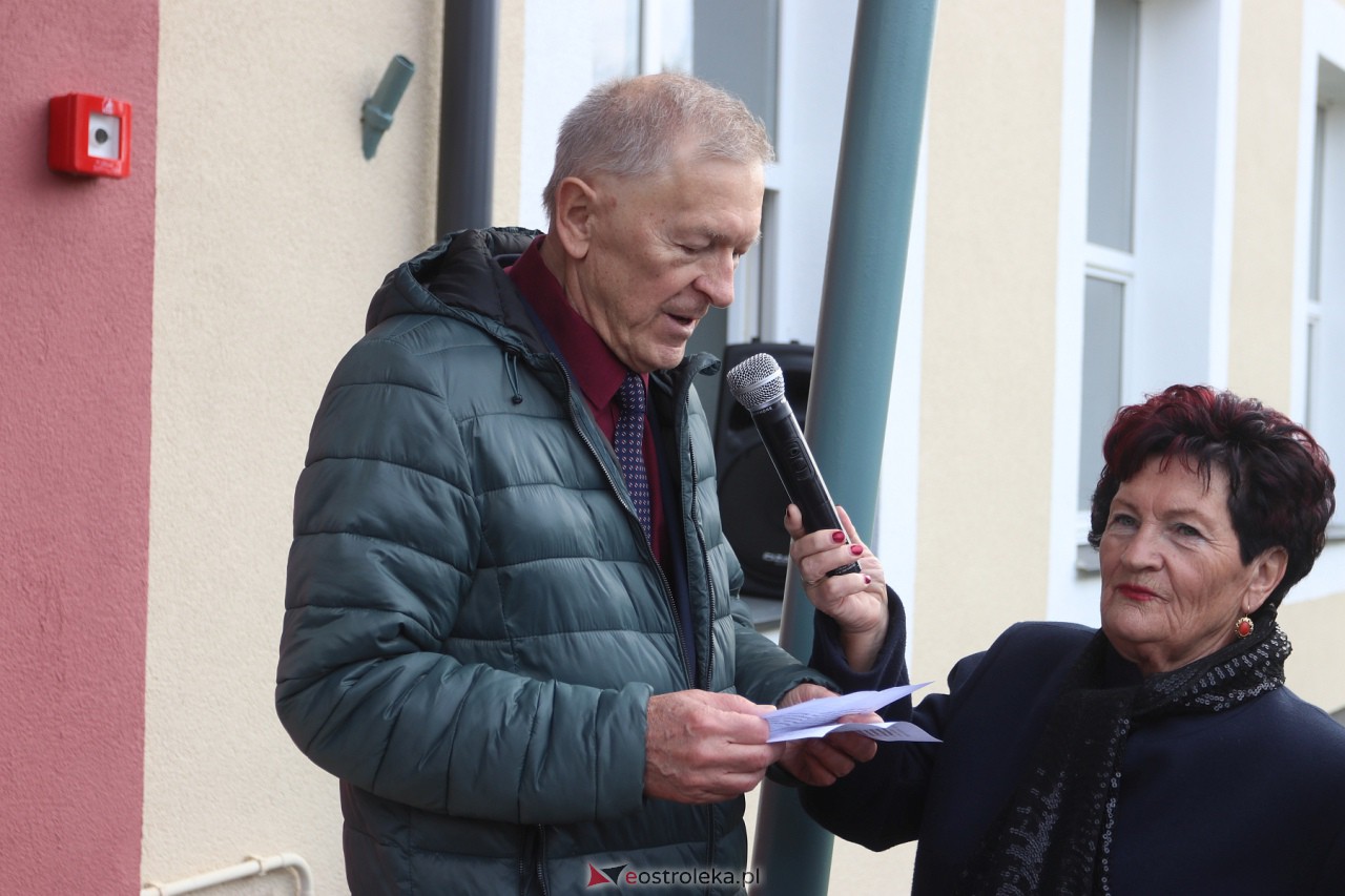 Odsłonięcie tablicy upamiętniającej prof. Jana Mieczysława Gorzyńskiego [10.11.2023] - zdjęcie #15 - eOstroleka.pl