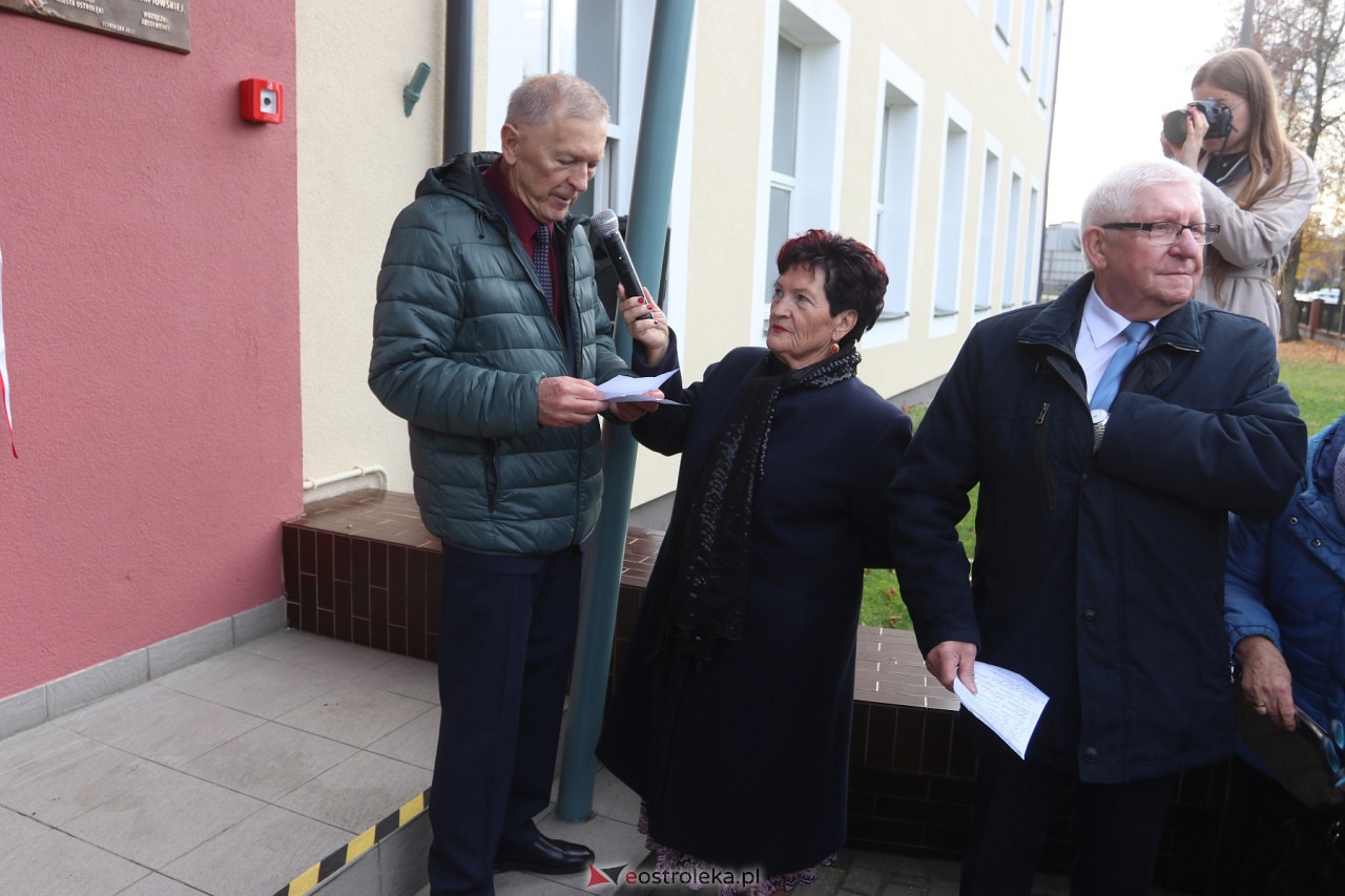 Odsłonięcie tablicy upamiętniającej prof. Jana Mieczysława Gorzyńskiego [10.11.2023] - zdjęcie #14 - eOstroleka.pl