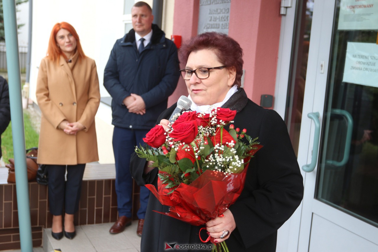 Odsłonięcie tablicy upamiętniającej prof. Jana Mieczysława Gorzyńskiego [10.11.2023] - zdjęcie #9 - eOstroleka.pl
