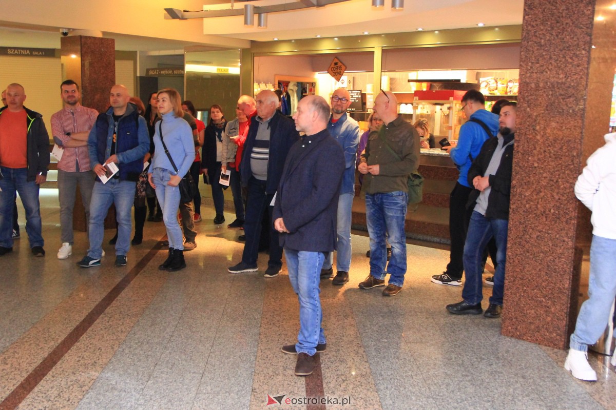 Wernisaż wystawy W pogoni za światłem w OCK [10.11.2023] - zdjęcie #12 - eOstroleka.pl