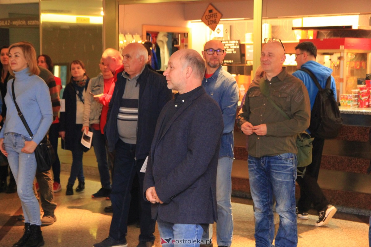 Wernisaż wystawy W pogoni za światłem w OCK [10.11.2023] - zdjęcie #11 - eOstroleka.pl