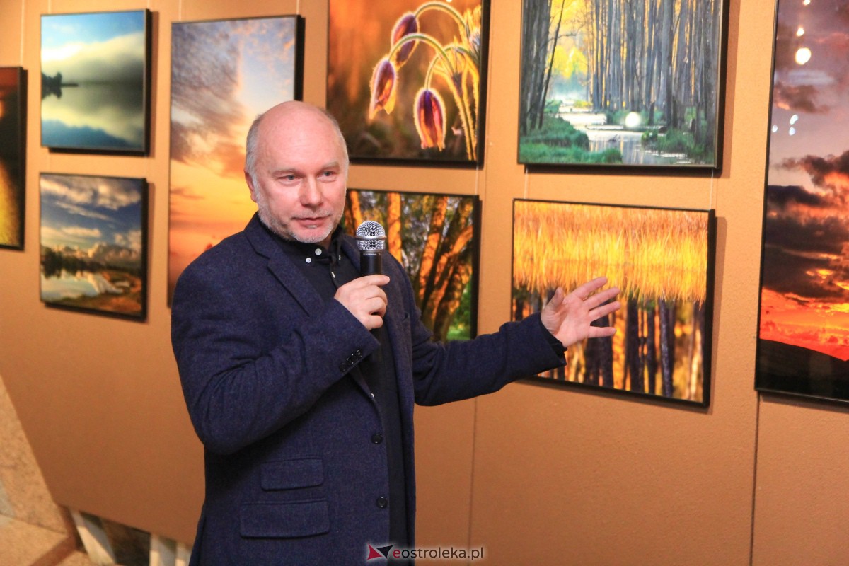 Wernisaż wystawy W pogoni za światłem w OCK [10.11.2023] - zdjęcie #5 - eOstroleka.pl