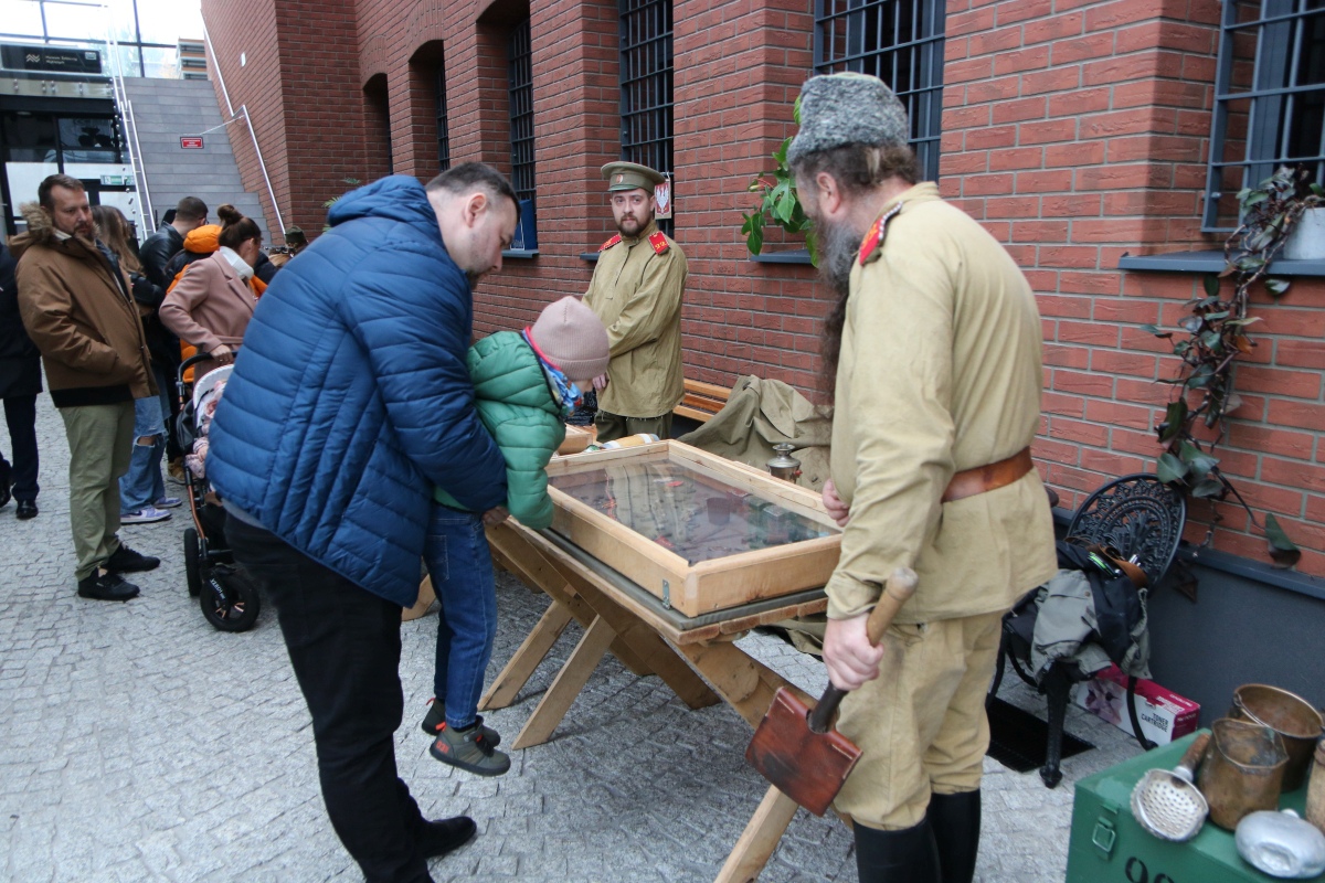 Niepodległa do hymnu w Muzeum Żołnierzy Wyklętych [11.11.2023] - zdjęcie #34 - eOstroleka.pl