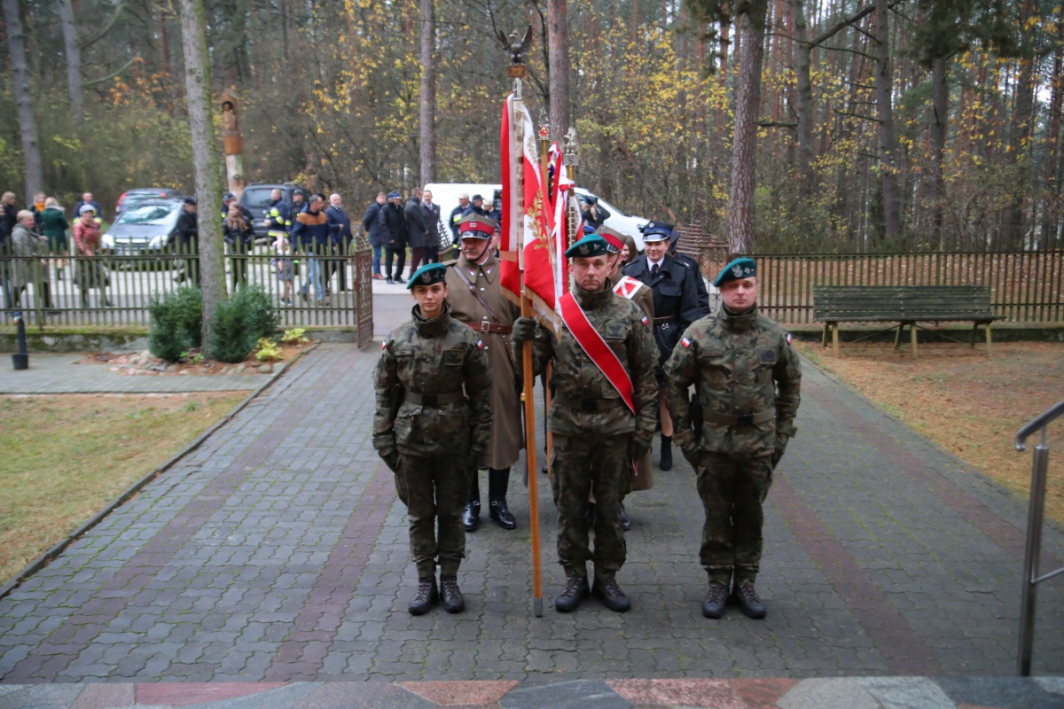 Kamianka: Uroczystości patriotyczne z okazji 11 listopada [11.11.2023] - zdjęcie #1 - eOstroleka.pl