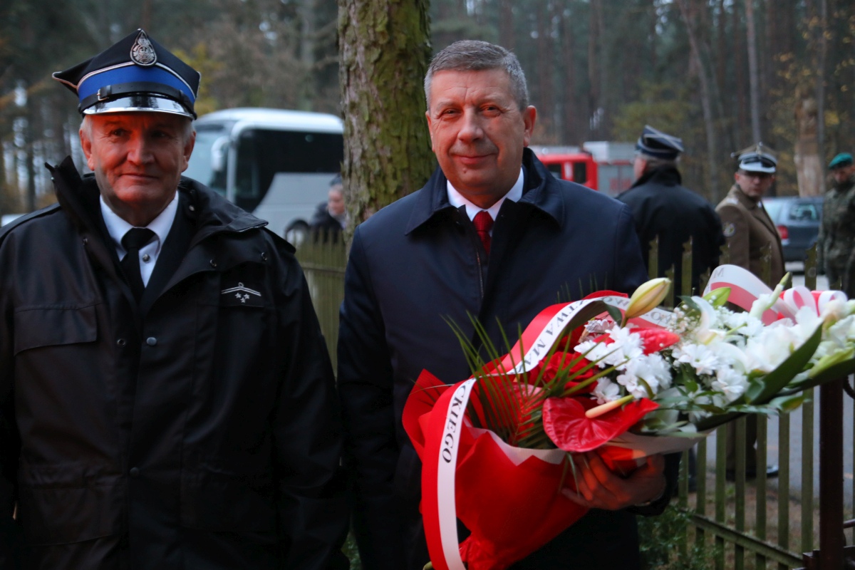 Kamianka: Uroczystości patriotyczne z okazji 11 listopada [11.11.2023] - zdjęcie #30 - eOstroleka.pl
