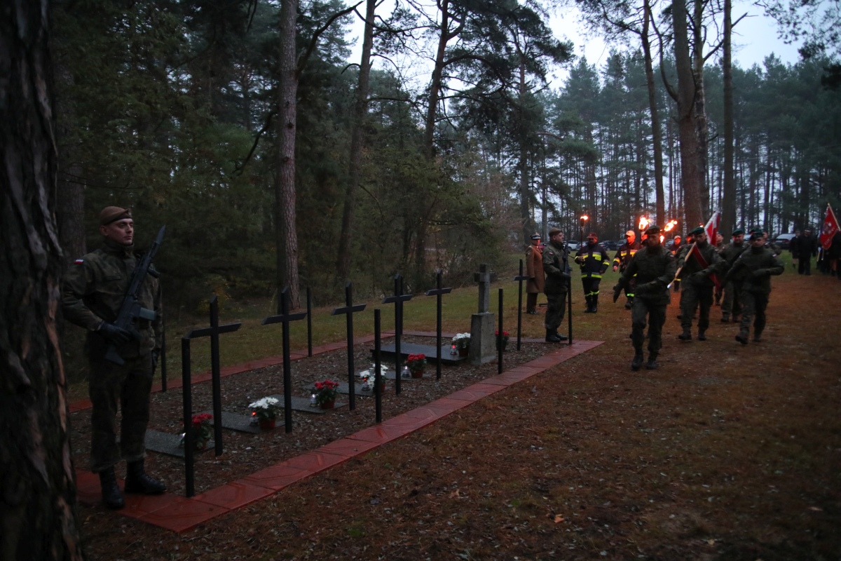 Kamianka: Uroczystości patriotyczne z okazji 11 listopada [11.11.2023] - zdjęcie #25 - eOstroleka.pl