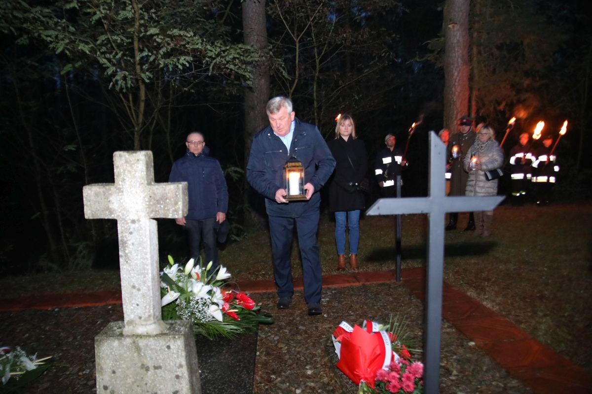 Kamianka: Uroczystości patriotyczne z okazji 11 listopada [11.11.2023] - zdjęcie #12 - eOstroleka.pl