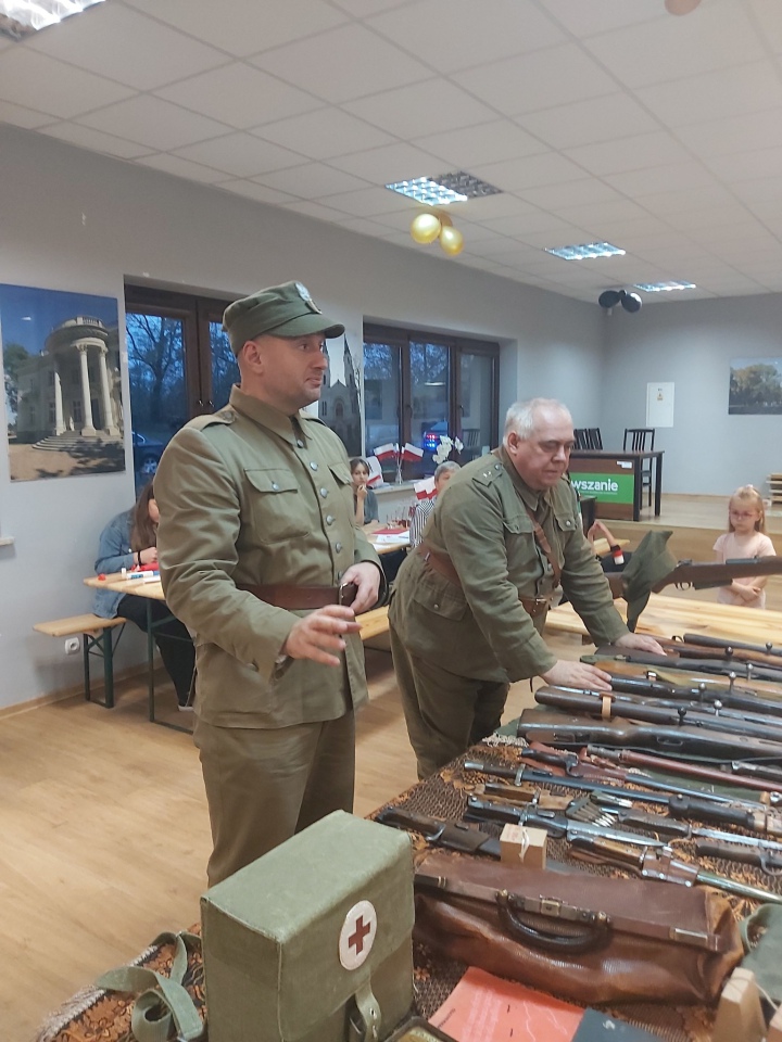 Narodowe Święto Niepodległości z KGW w Brzeźnie - zdjęcie #25 - eOstroleka.pl