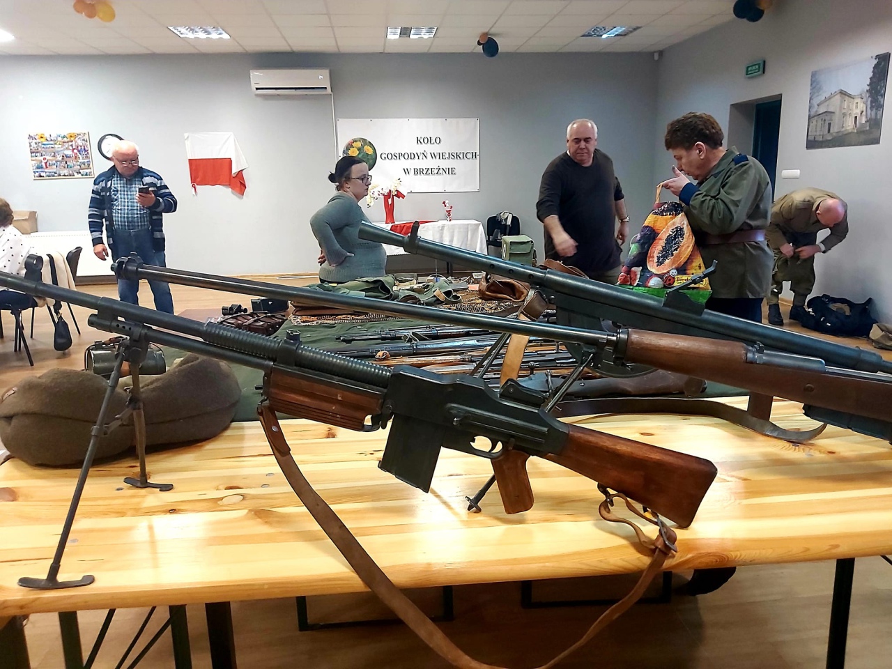 Narodowe Święto Niepodległości z KGW w Brzeźnie - zdjęcie #3 - eOstroleka.pl