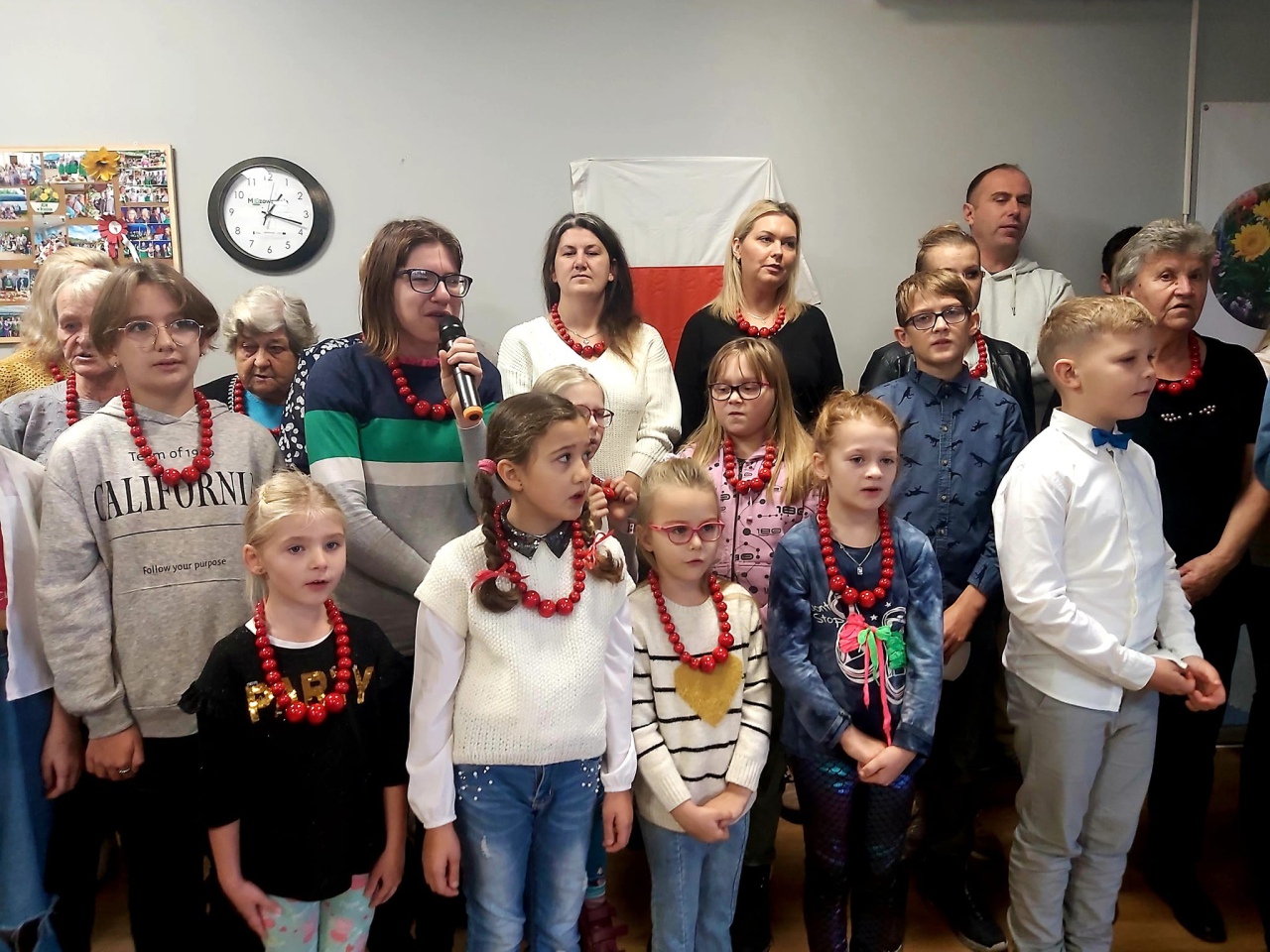 Narodowe Święto Niepodległości z KGW w Brzeźnie - zdjęcie #2 - eOstroleka.pl