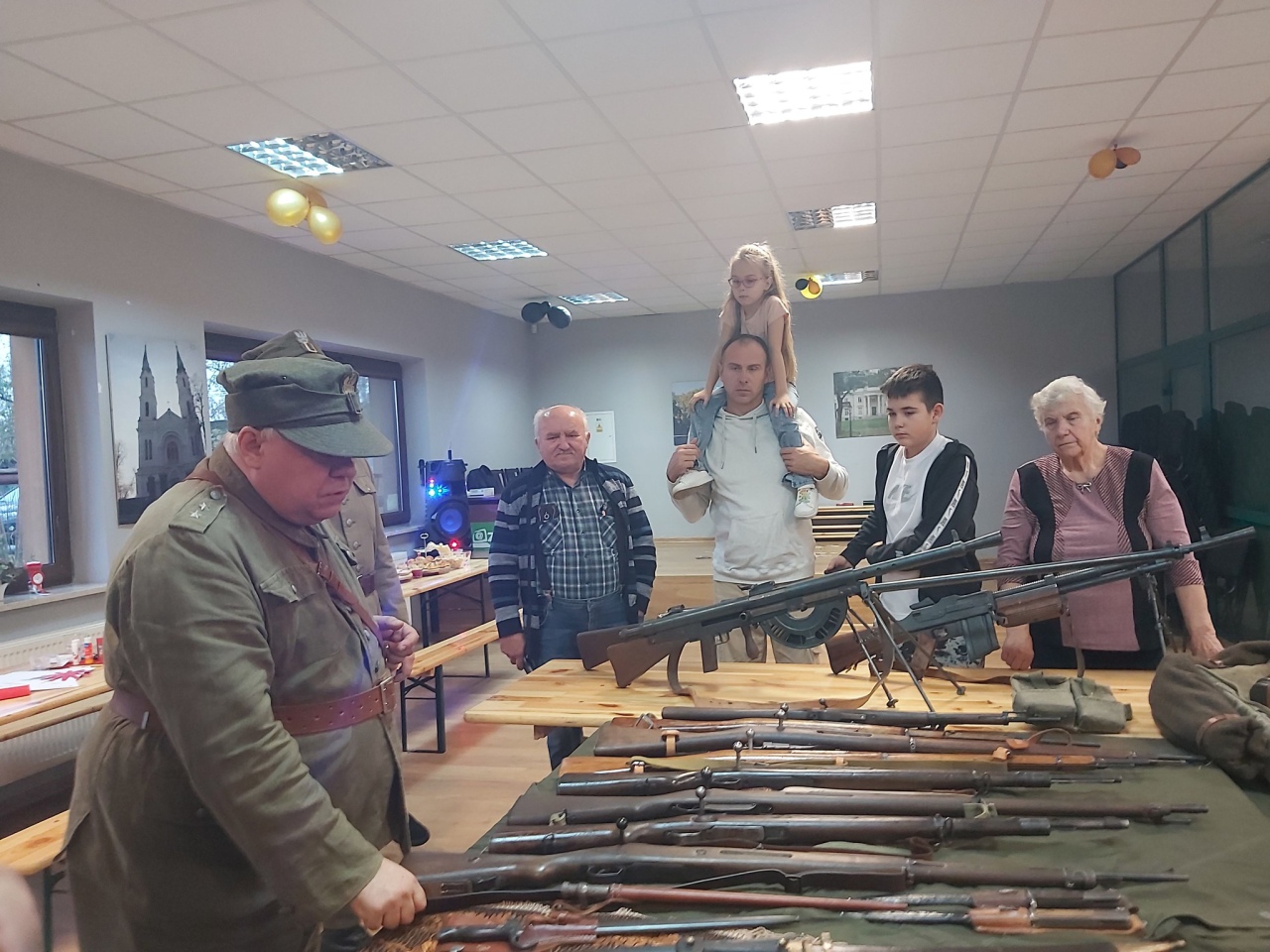 Narodowe Święto Niepodległości z KGW w Brzeźnie - zdjęcie #1 - eOstroleka.pl