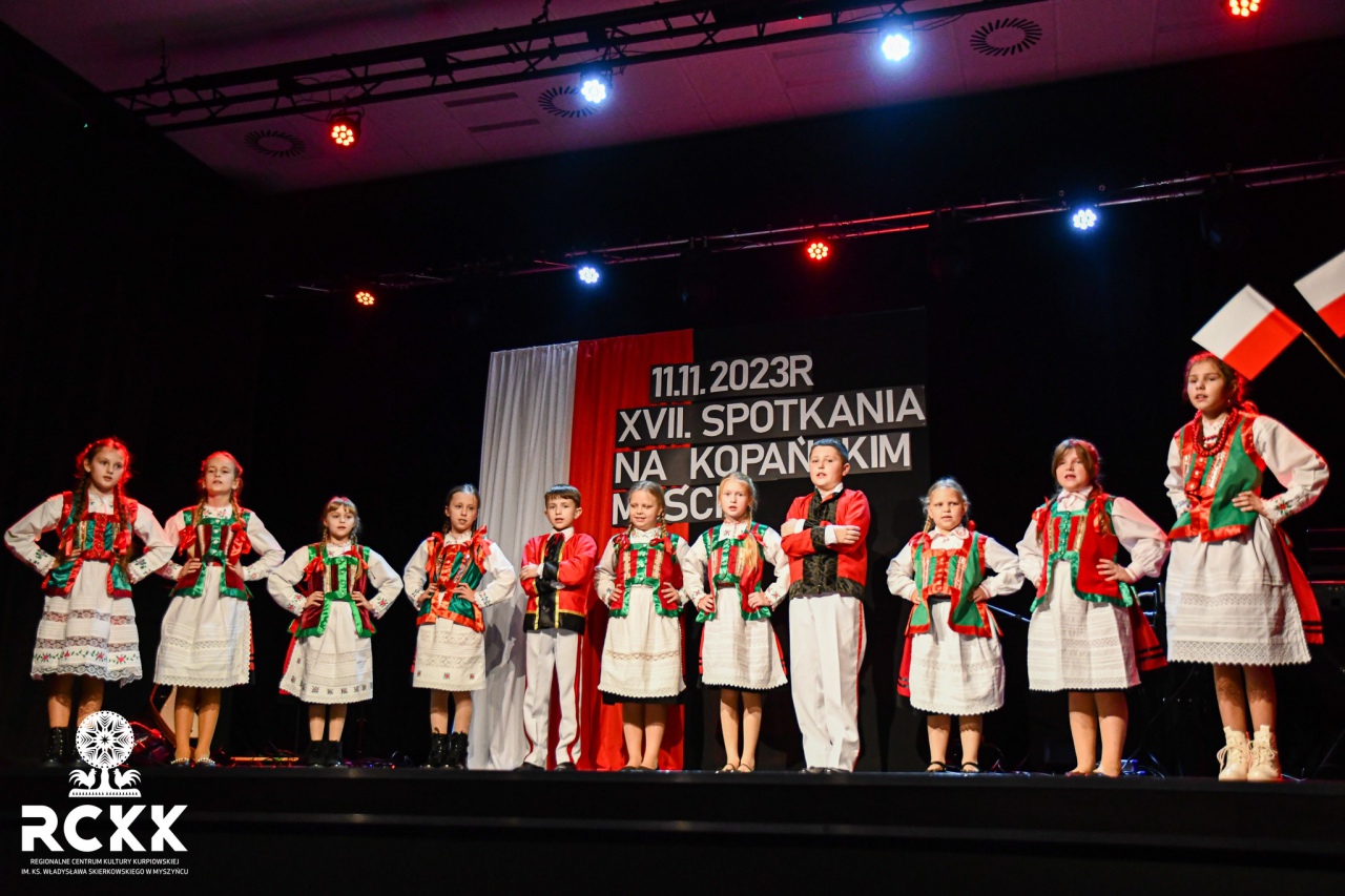XVII spotkania “Na Kopańskim Moście” z wyjątkowym koncertem The Dziemians w Myszyńcu [11.11.2023] - zdjęcie #36 - eOstroleka.pl