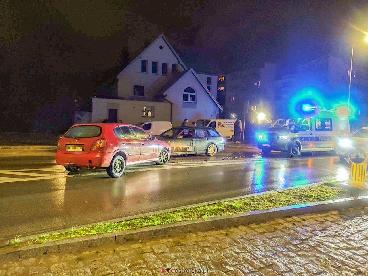 Wypadek przy Dobrzańskiego [14.11.2023] - zdjęcie #4 - eOstroleka.pl