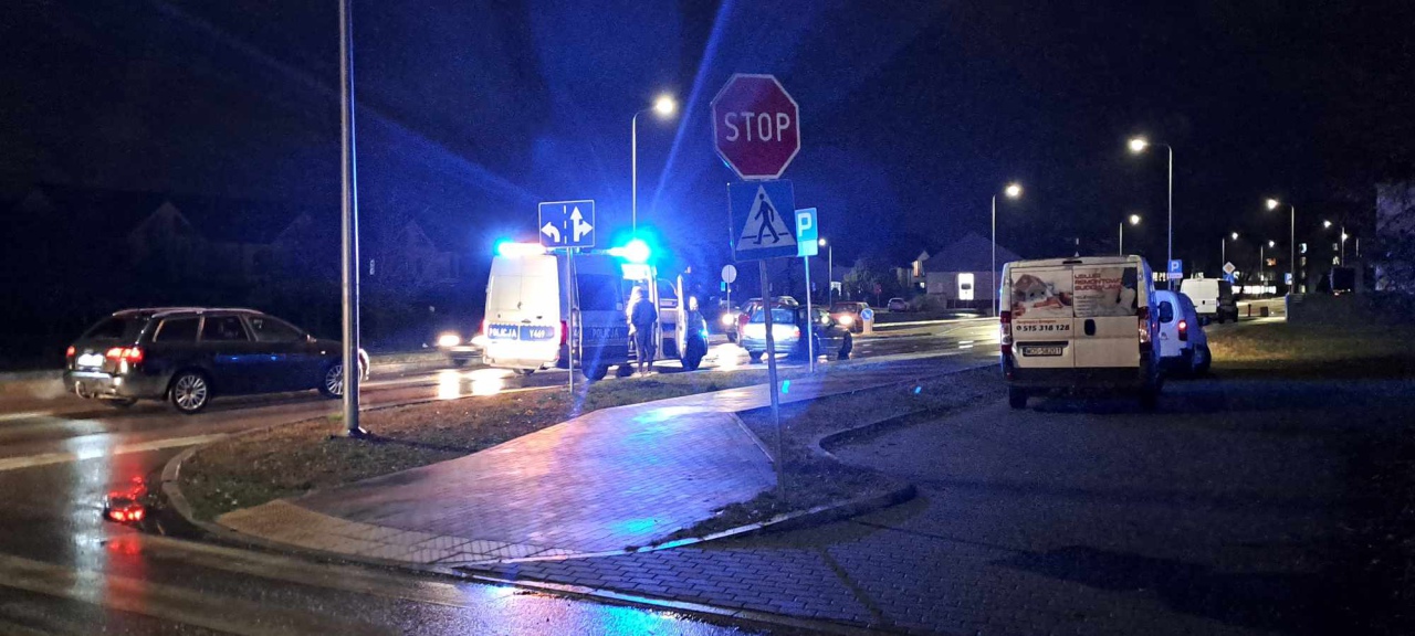 Wypadek przy Dobrzańskiego [14.11.2023] - zdjęcie #1 - eOstroleka.pl