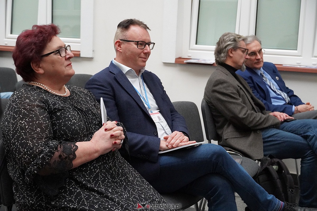 Konferencja podsumowująca projekt konserwacji obrazu Bitwa pod Ostrołęką Karola Malankiewicza [15.11.2023] - zdjęcie #26 - eOstroleka.pl