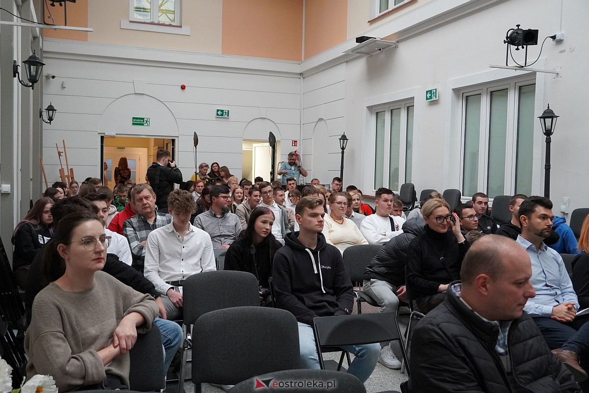 Konferencja podsumowująca projekt konserwacji obrazu Bitwa pod Ostrołęką Karola Malankiewicza [15.11.2023] - zdjęcie #22 - eOstroleka.pl