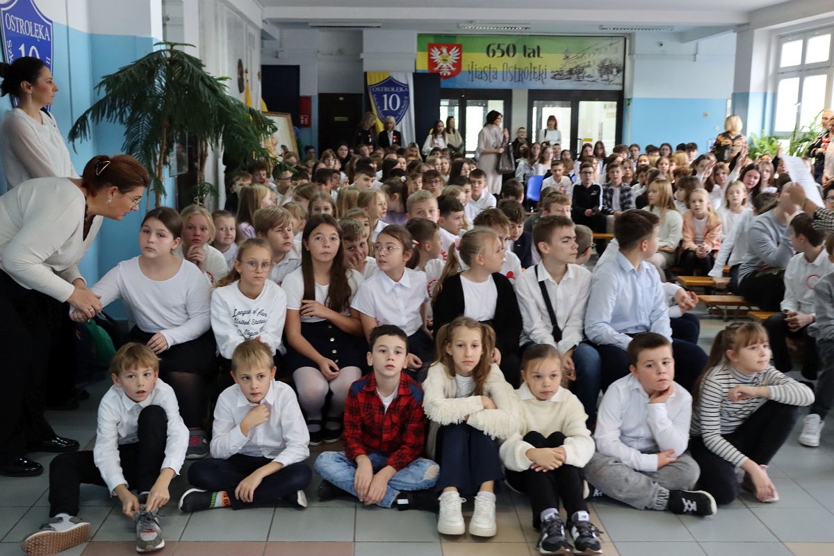 Narodowe Święto Niepodległości w SP 10 [10/13.11.2023] - zdjęcie #17 - eOstroleka.pl