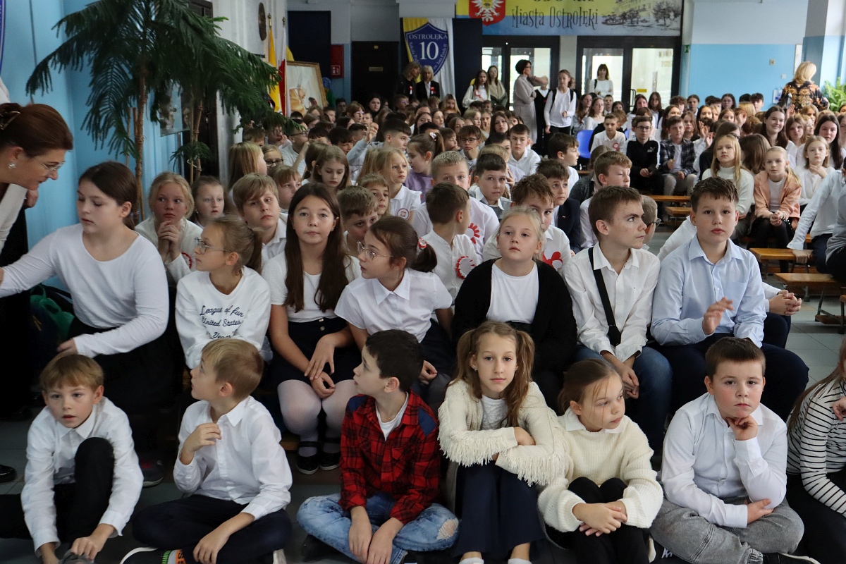 Narodowe Święto Niepodległości w SP 10 [10/13.11.2023] - zdjęcie #16 - eOstroleka.pl