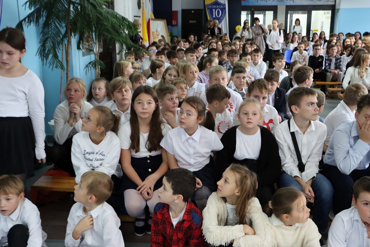Narodowe Święto Niepodległości w SP 10 [10/13.11.2023] - zdjęcie #15 - eOstroleka.pl
