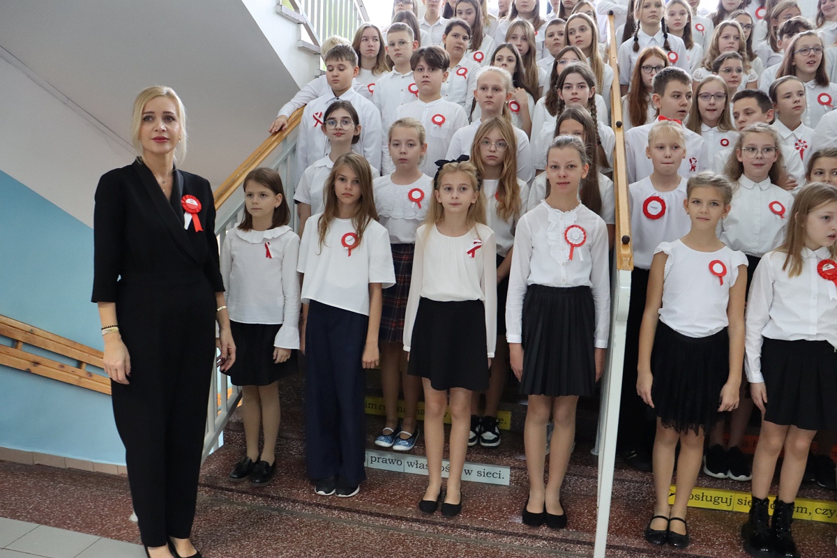 Narodowe Święto Niepodległości w SP 10 [10/13.11.2023] - zdjęcie #14 - eOstroleka.pl