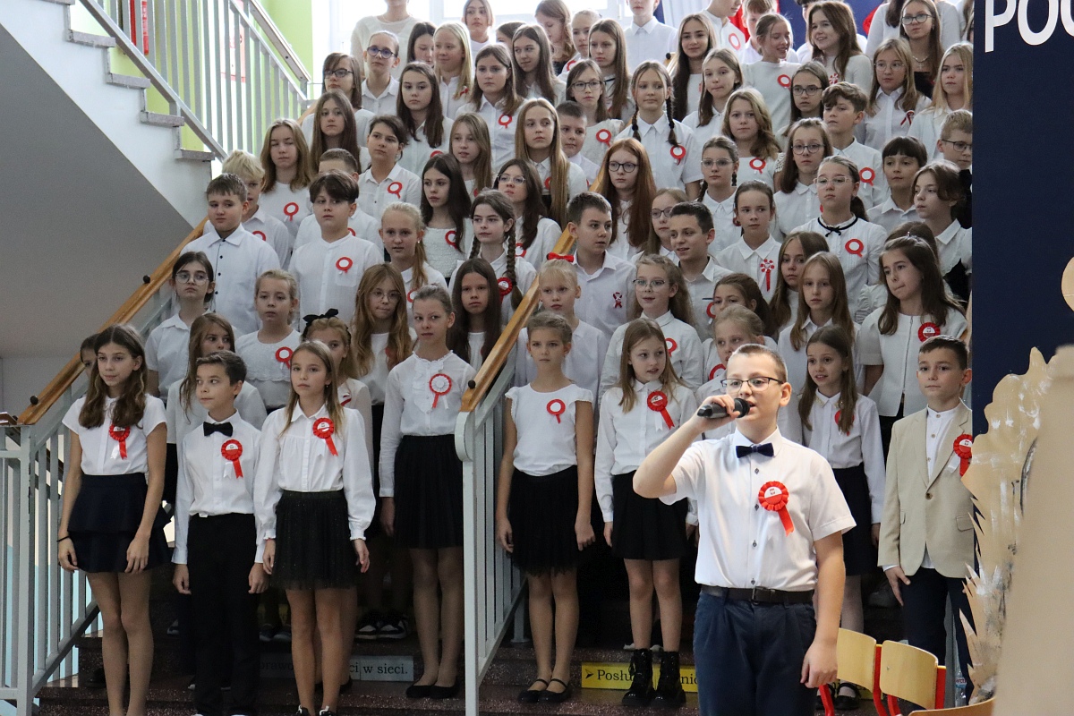 Narodowe Święto Niepodległości w SP 10 [10/13.11.2023] - zdjęcie #7 - eOstroleka.pl