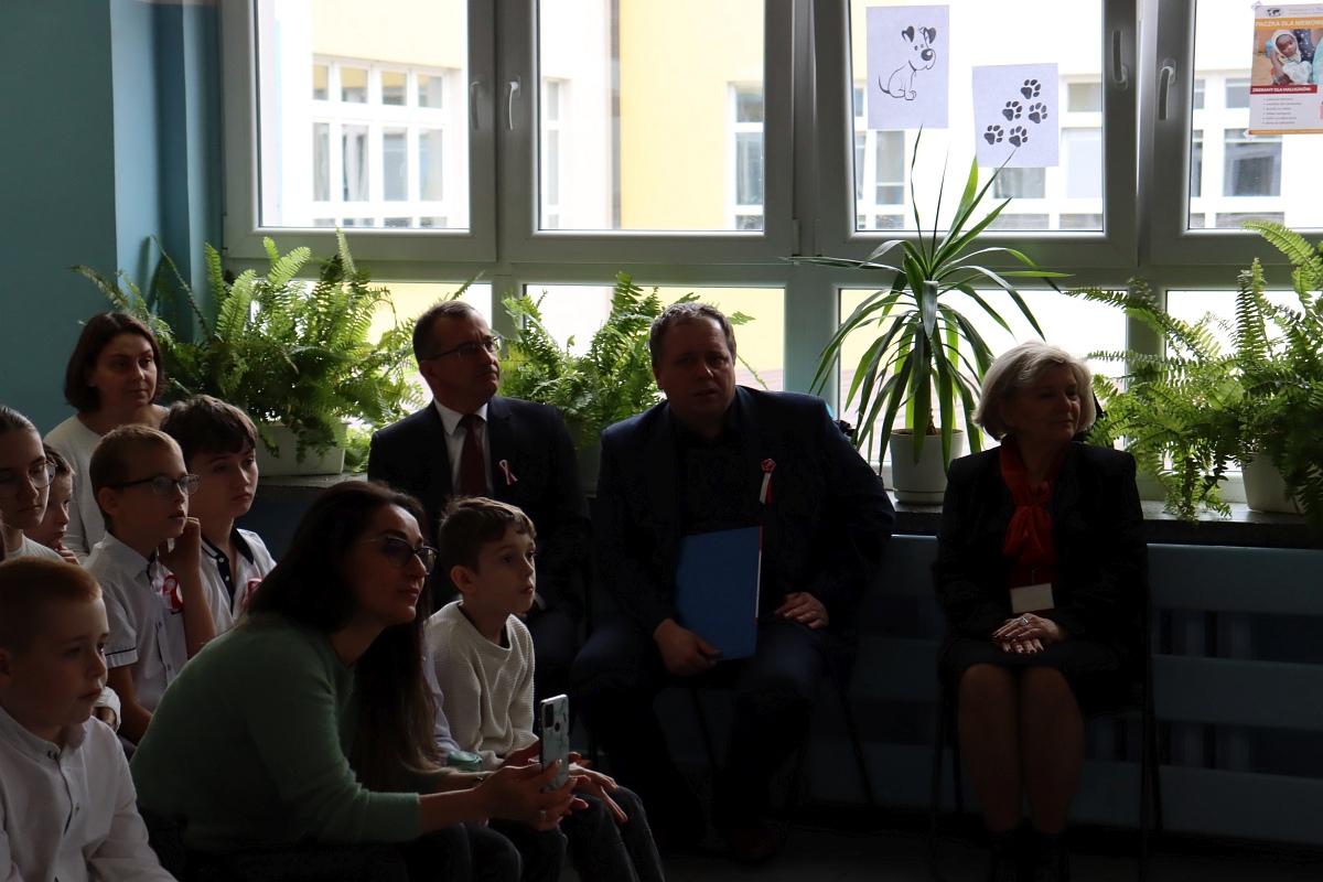 Narodowe Święto Niepodległości w SP 10 [10/13.11.2023] - zdjęcie #6 - eOstroleka.pl