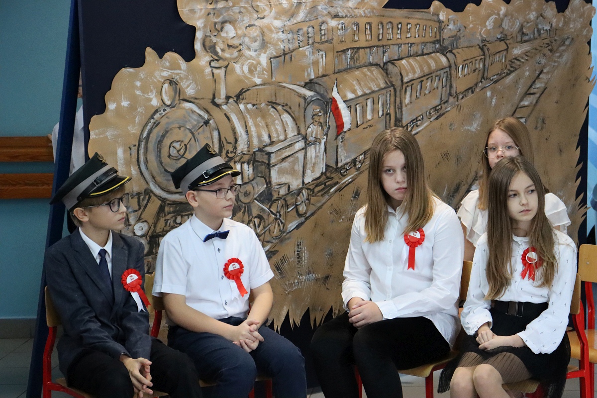 Narodowe Święto Niepodległości w SP 10 [10/13.11.2023] - zdjęcie #3 - eOstroleka.pl
