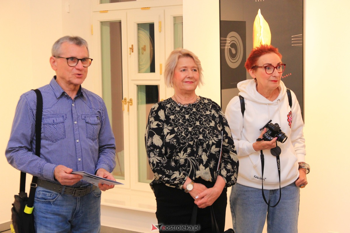 Wernisaż wystawy Kult...ura Marka Osmana w Galerii Ostrołęka [16.11.2023] - zdjęcie #28 - eOstroleka.pl