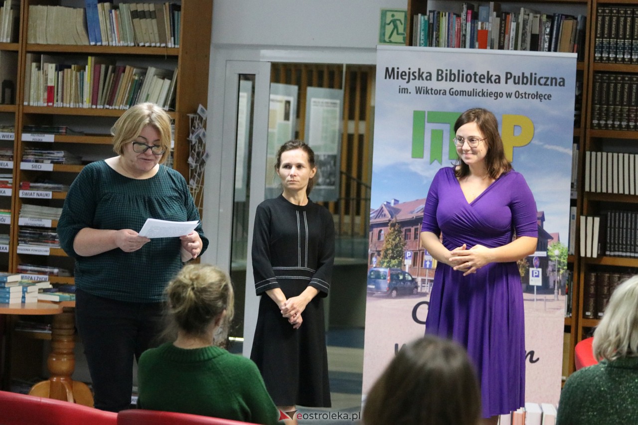 Spotkanie z Marią Paszyńską w ostrołęckiej bibliotece [16.11.2023] - zdjęcie #6 - eOstroleka.pl