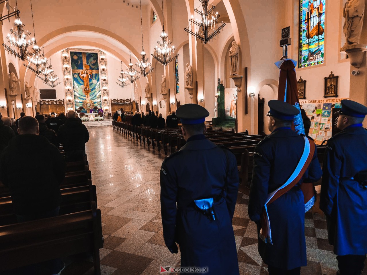 Msza św. w intencji zmarłych policjantów [17.11.2023] - zdjęcie #4 - eOstroleka.pl