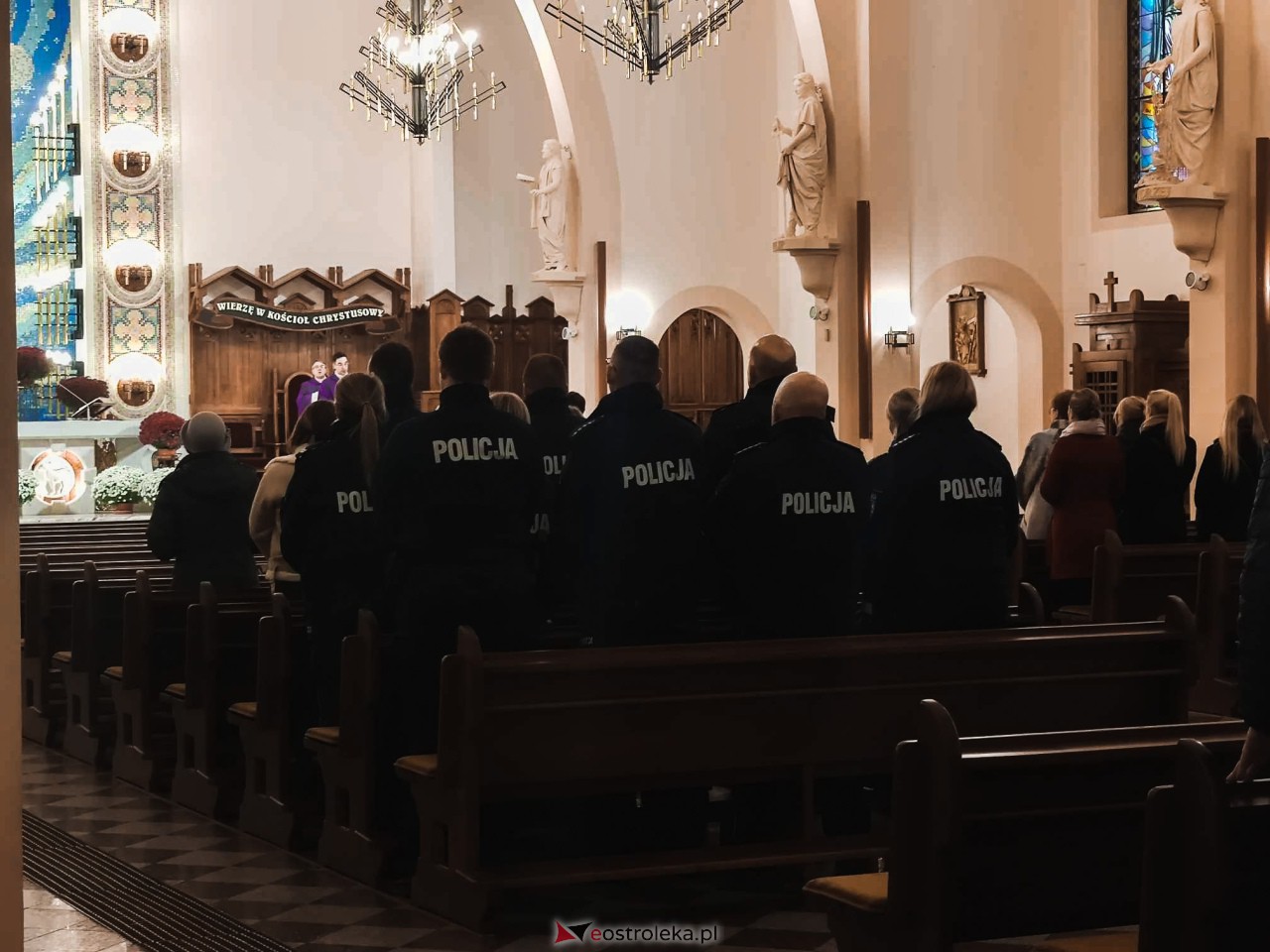 Msza św. w intencji zmarłych policjantów [17.11.2023] - zdjęcie #5 - eOstroleka.pl