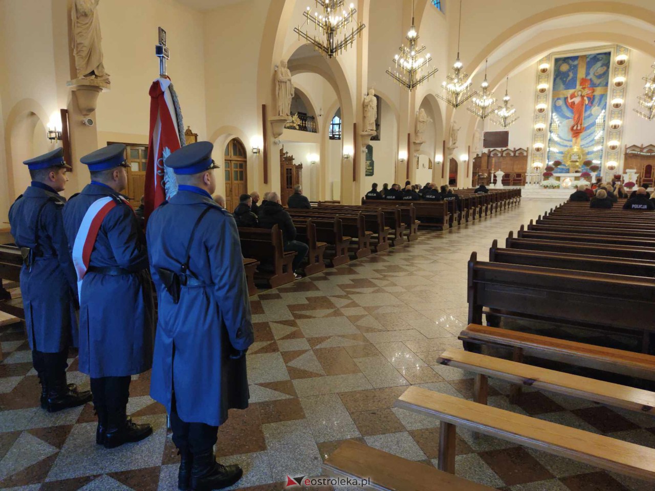 Msza św. w intencji zmarłych policjantów [17.11.2023] - zdjęcie #7 - eOstroleka.pl