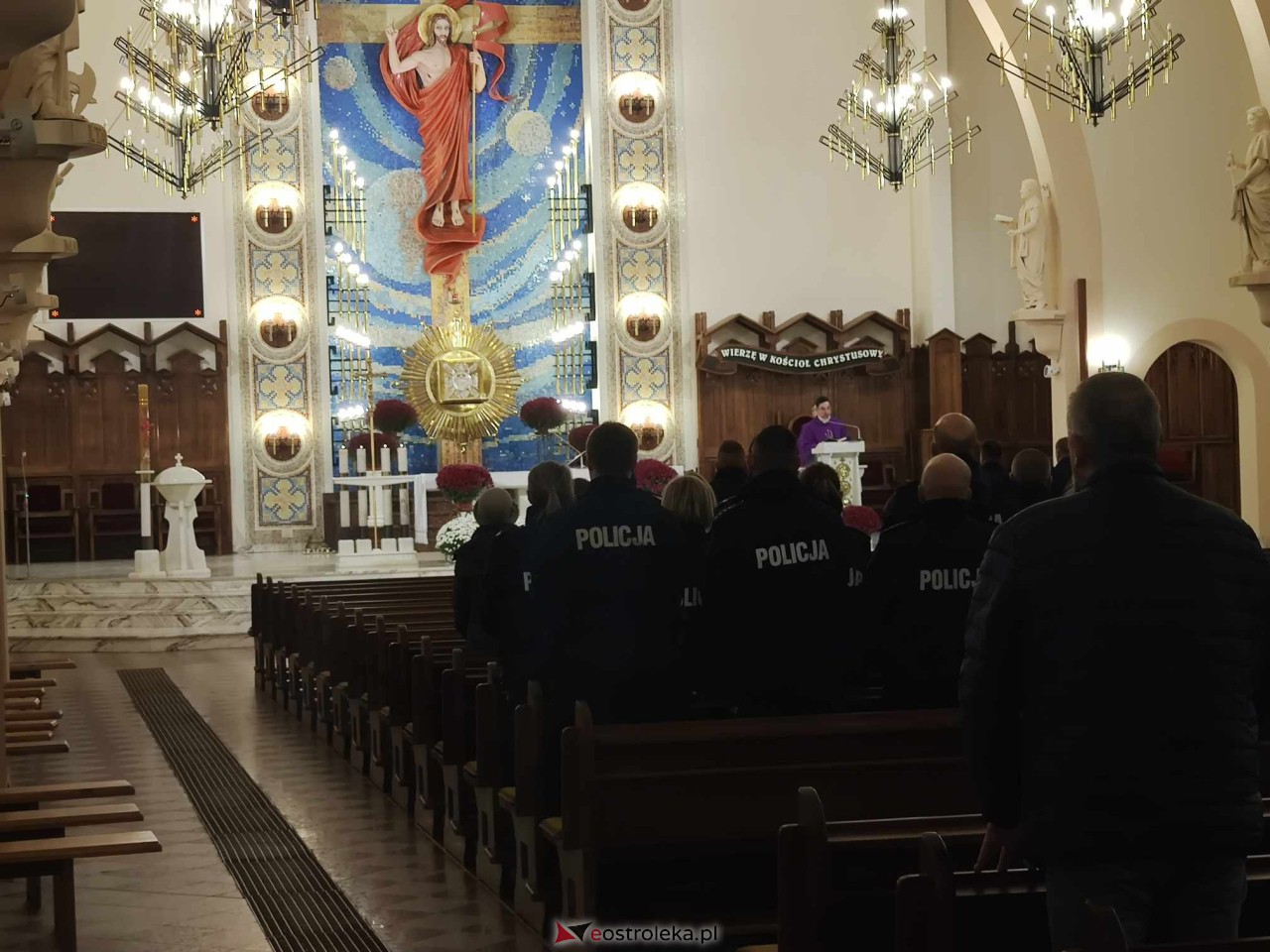 Msza św. w intencji zmarłych policjantów [17.11.2023] - zdjęcie #8 - eOstroleka.pl
